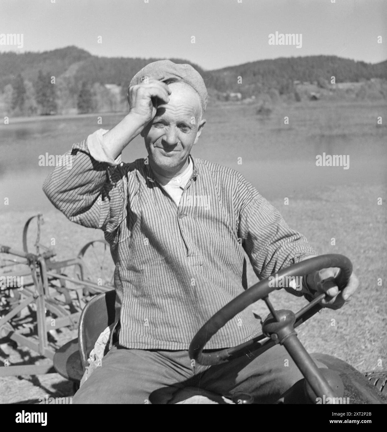 1951 : crue printanière normale seulement. Sør-Etnedal a connu son crue printanière annuelle - un peu plus étendue que d'habitude. L'Etna déborde de ses rives. Ensuite, environ 1 800 acres de terres arables seront sous l'eau pendant trois semaines. Il est peu utile de semer des céréales ou de planter des pommes de terre ici, de sorte que les agriculteurs ne perdent pas peu d'argent à cause des inondations annuelles. Photo : Sverre A. Børretzen / Aktuell / NTB ***la photo n'est pas traitée*** le texte de cette image est traduit automatiquement Banque D'Images