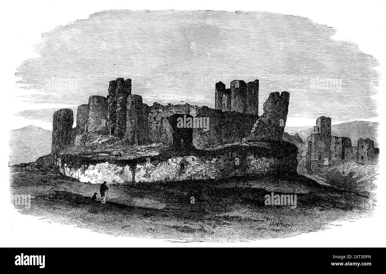 Royal Archaeological Institute in Wales : Caerphilly Castle, 1871. 'Caerphilly, à sept miles au nord de Cardiff, sur les collines qui s'étendent à travers le pays de Glamorganshire à Brecknockshire, est un village, autrefois une ville d'arrondissement, remarquable seulement pour les ruines de son grand château normand... occupant un espace de trente acres, les reliques de cette vaste pile ressemblent davantage à celles d’une ville qu’à celles d’un seul édifice. Ils sont un merveilleux assemblage de hauts murs et de tours massives. Une des caractéristiques les plus frappantes de cette ruine est une tour de 70 pieds. haut, penché 11 pieds hors de la perpendiculaire, qui était d'environ Banque D'Images