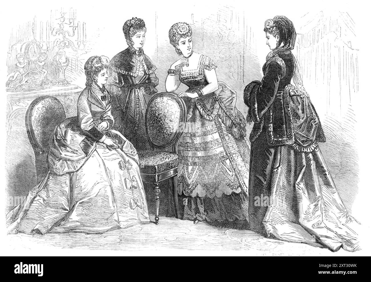 Paris mode pour le nouvel an, 1870. 'Non seulement le velours est toujours universellement en faveur des robes elles-mêmes, mais avec toilettes de promenade, il est maintenant de la mode d'utiliser le velours en grande partie en tant que garniture de jupes et jupons de soie, de satin ou de cachemire... toilettes de velours couleur parti en combinaison avec fay&#xe9; et le satin sont aussi largement en vogue. Ainsi, par exemple, la jupe supérieure courte sera de mauve fay&#xe9;, ornée derrière d'un noeud en forme d'éventail, et le corsage et sous la jupe seront de velours - disons de teinte violette. Le premier a des revers de satin jaune à la poitrine et Banque D'Images