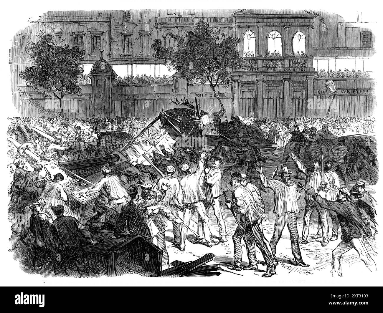 Les troubles à Paris : la foule tente de construire une barricade sur le boulevard Montmartre, en face de la CAFé ; des Variétés, 1869. « Il y a eu des turbulences inhabituelles... des émeutes de rue, répétées pendant plusieurs nuits successives, ne peuvent jamais être considérées par aucun gouvernement comme dépourvues de signification indésirable... il n'y avait évidemment pas d'esprit gouvernant derrière les vastes foules qui se rassemblaient dans les rues...[il y a eu] beaucoup d'arrestations, quelques escarmouches avec... la police de la ville, une dernière démonstration de force militaire, et un affaissement soudain du tumulte et du désordre... la cavalerie swe Banque D'Images