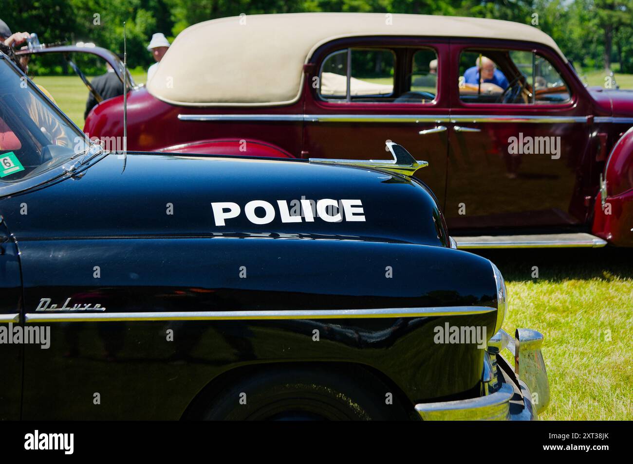 Juin 2024 American Heritage Museum - Hudson, ma. Une scène de gangster se déroule depuis la Cadillac Limousine V16 d'Al Capone lors d'un salon de voitures anciennes. Banque D'Images Juin 2024 American Heritage Museum - Hudson, ma. Une scène de gangster se déroule depuis la Cadillac Limousine V16 d'Al Capone lors d'un salon de voitures anciennes. Banque D'Images