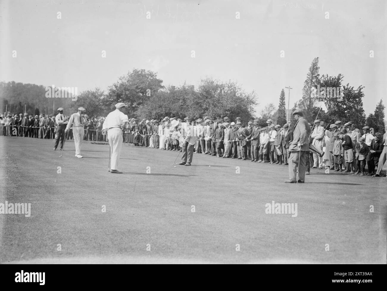 Faible - Smith - Ray - Vardon, 1913. George Low, Alex Smith, Ted Ray et Harry Vardon jouent au golf, probablement au Baltusrol Golf Club, Springfield, New Jersey, dans un tour de qualification pour l'Open des États-Unis de 1913 tenu à Brookline, Massachusetts. Banque D'Images