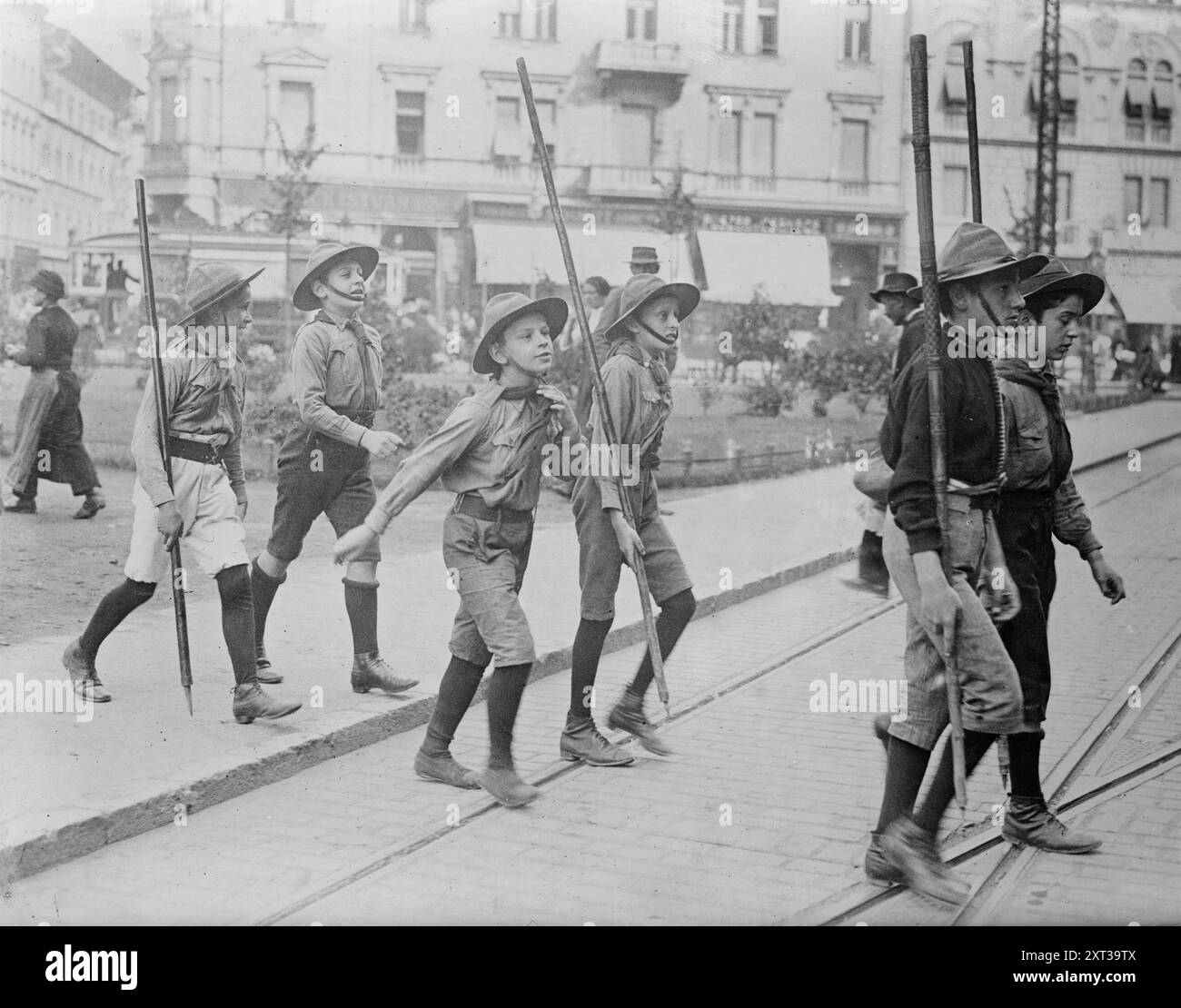 Buda - Pesth, Boy Scouts, entre c1915 et c1920. Banque D'Images
