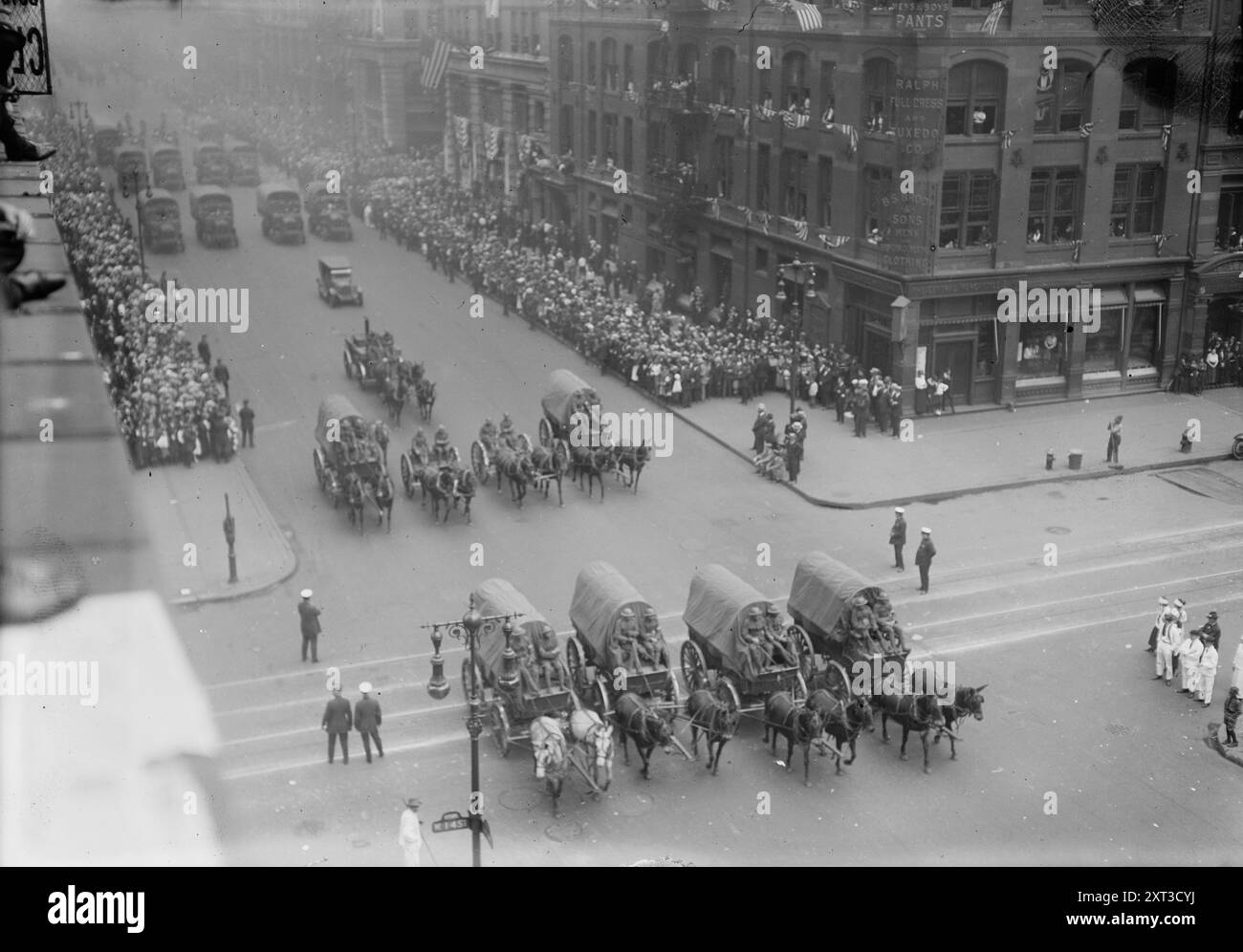 Parade Pershing, 1919. Défilé de spectacles à New York où le général John J. Pershing a mené des vétérans de la première Guerre mondiale Banque D'Images