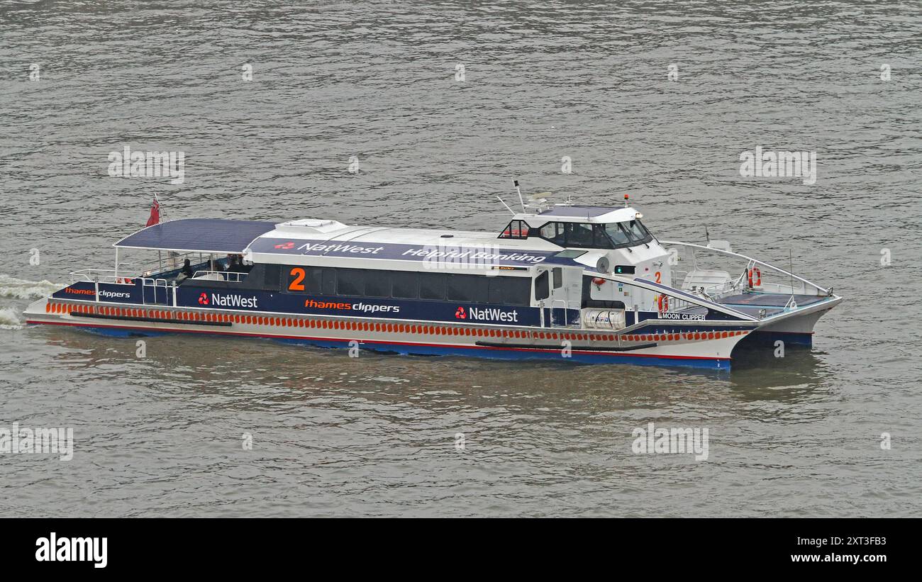 Londres, Royaume-Uni - 14 janvier 2010 : vue aérienne du catamaran Fast Cruise Moon Clipper Thames Clippers NatWest Sign. Banque D'Images
