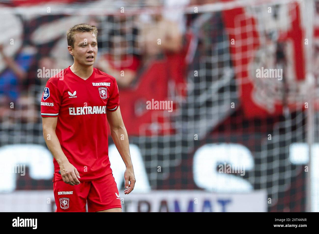 ENSCHEDE, 13-08-2024 , Stadium de Grolsch Veste, football, UEFA Champions League, qualification, saison 2024 / 2025, pendant le match FC Twente - Salzbourg, joueur de FC Twente Mathias Kjolo Banque D'Images