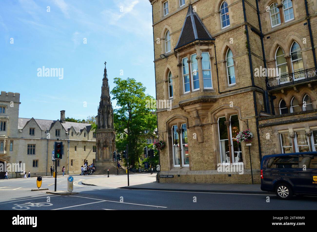 L'hôtel randolph by Graduate Hotels se trouve à côté du monument des martyrs d'oxford dans le centre d'oxford angleterre Banque D'Images
