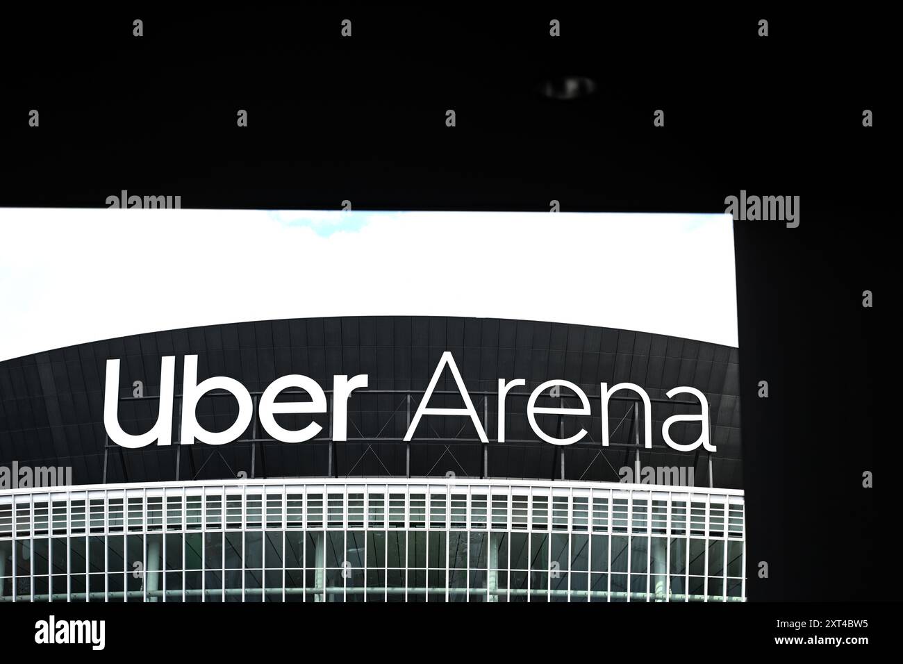 Berlin, Allemagne - 3 août 2024 : Uber Arena une arène intérieure polyvalente dans le quartier Friedrichshain de Berlin, Allemagne. Banque D'Images