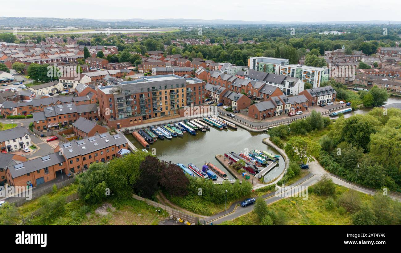 Aérien, Tameside, centre-ville de Droylsden, port de plaisance de Droylsden et Ashton canal Banque D'Images