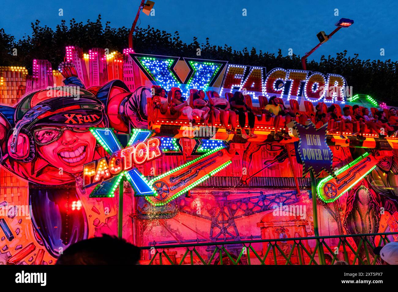 Le parc de la luna et la foire Fête des Tuileries dans le jardin des Tuileries, qui se tient chaque année en été, avec des attractions et des jeux, à Paris, France Banque D'Images