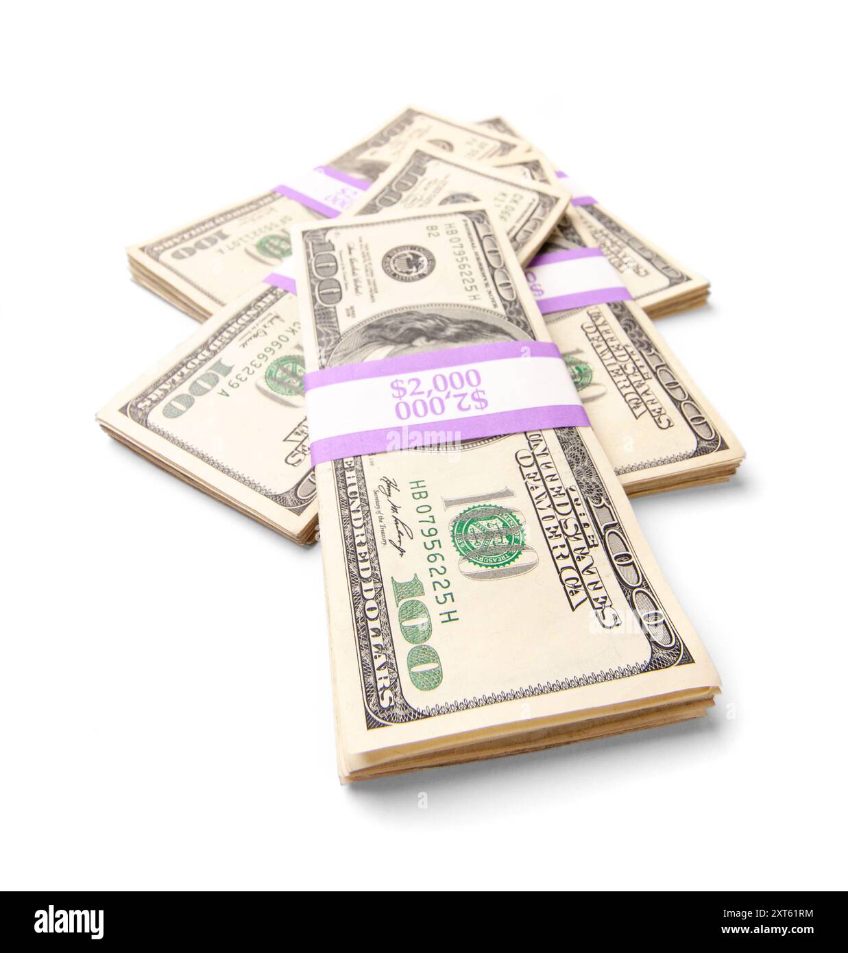 Dix mille dollars en piles de billets de cent dollars isolés sur White. Banque D'Images Dix mille dollars en piles de billets de cent dollars isolés sur White. Banque D'Images