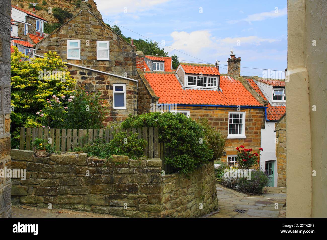 Les rues du village de Runswick Bay dans le Yorkshire du Nord, Angleterre, Royaume-Uni Banque D'Images