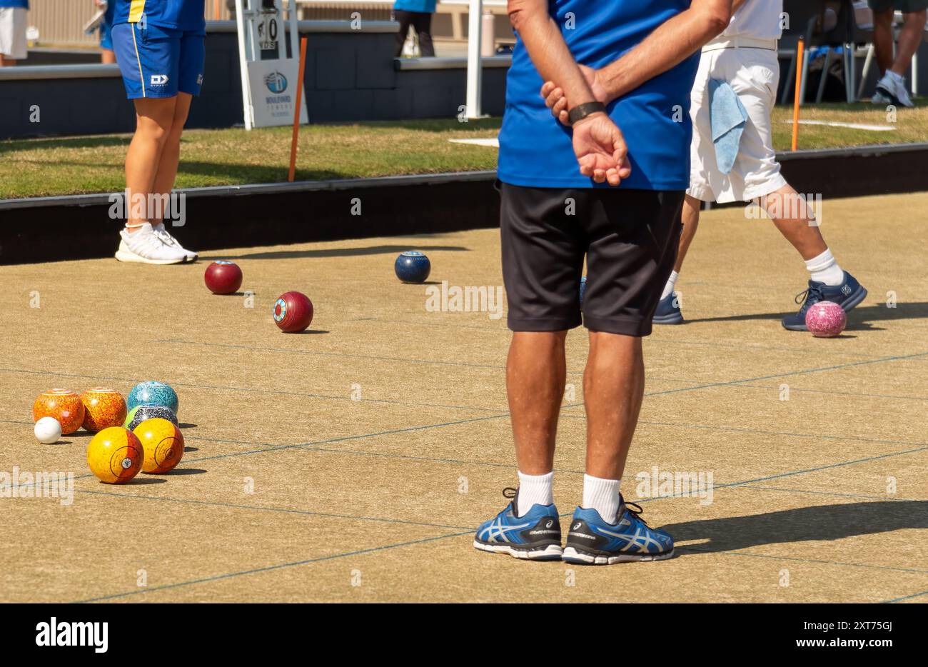 Les bols, également connus sous le nom de bols de pelouse, est un sport dans lequel les joueurs essaient de rouler leur balle (appelée un bol) au plus près d'une balle plus petite connue sous le nom de 'jack'. Banque D'Images