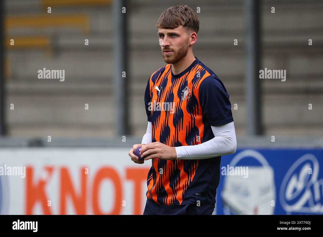 Daniel Grimshaw de Blackpool lors du match de la Carabao Cup Burton Albion vs Blackpool au Pirelli Stadium, Burton upon Trent, Royaume-Uni, 13 août 2024 (photo de Gareth Evans/News images) Banque D'Images