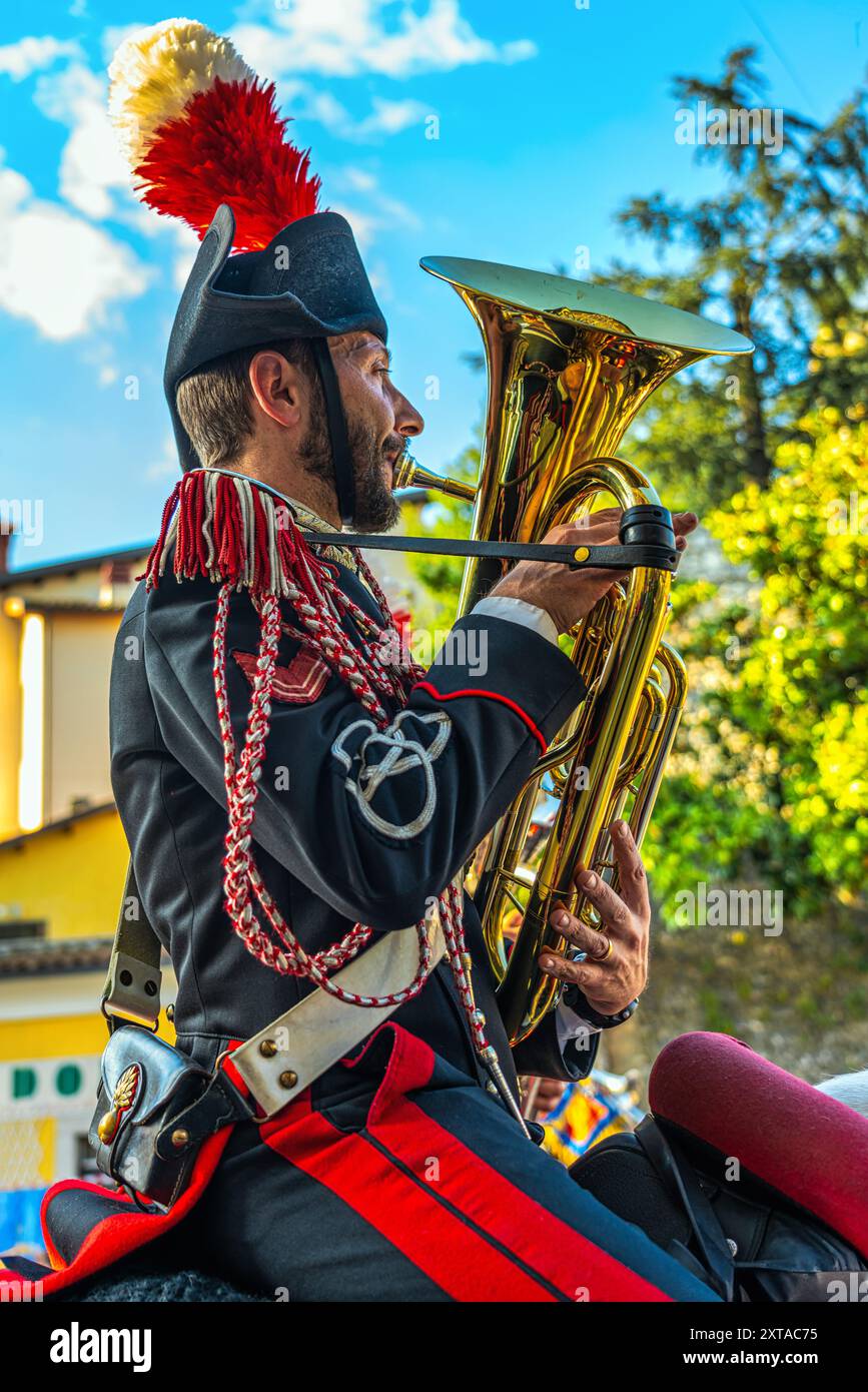 La fanfare du 4ème Régiment de chevaux de Carabinieri à l'occasion des célébrations de la Madonna della Libera. Pratola Peligna, Abruzzes Banque D'Images