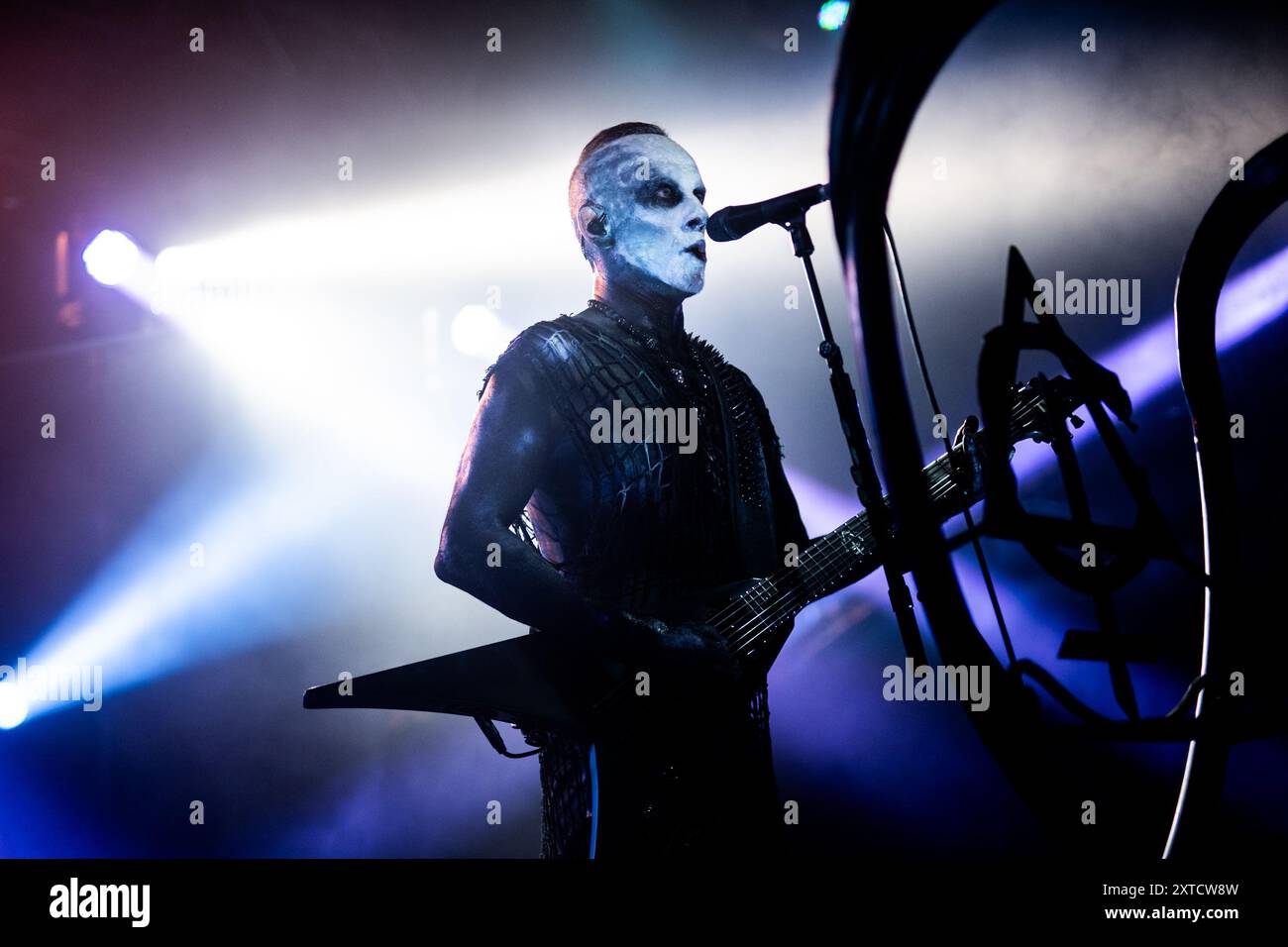 Nergal aka Adam Darski interprète Whit Behemoth lors du «O Father, O Svmmer, O Tour» à Phenomena à Fontaneto D'agogna, en Italie, le 13 août 2024 Banque D'Images