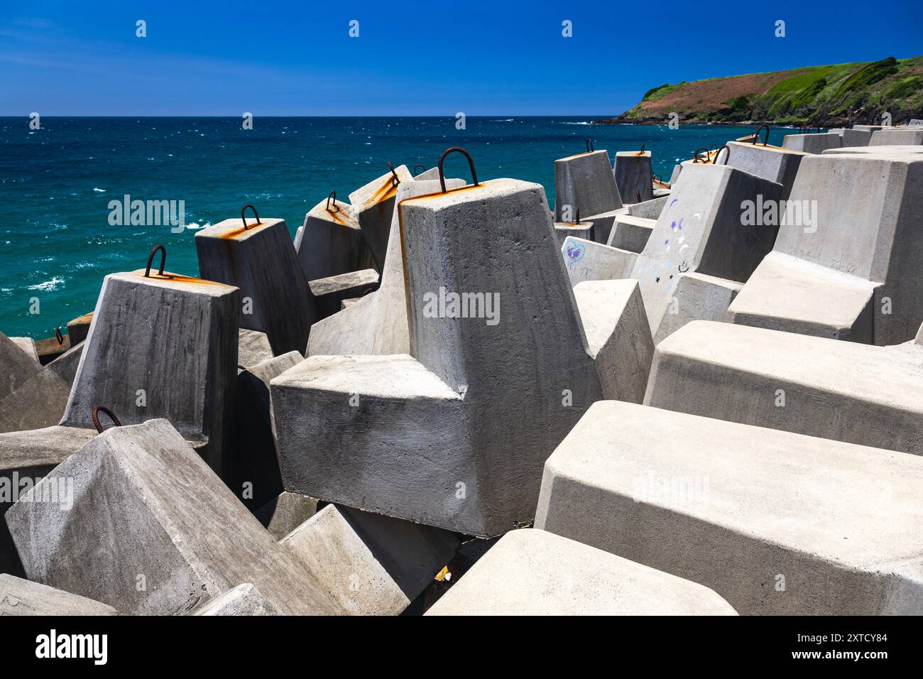 barrages de pierre sur le quai de coffs harbour en australie Banque D'Images