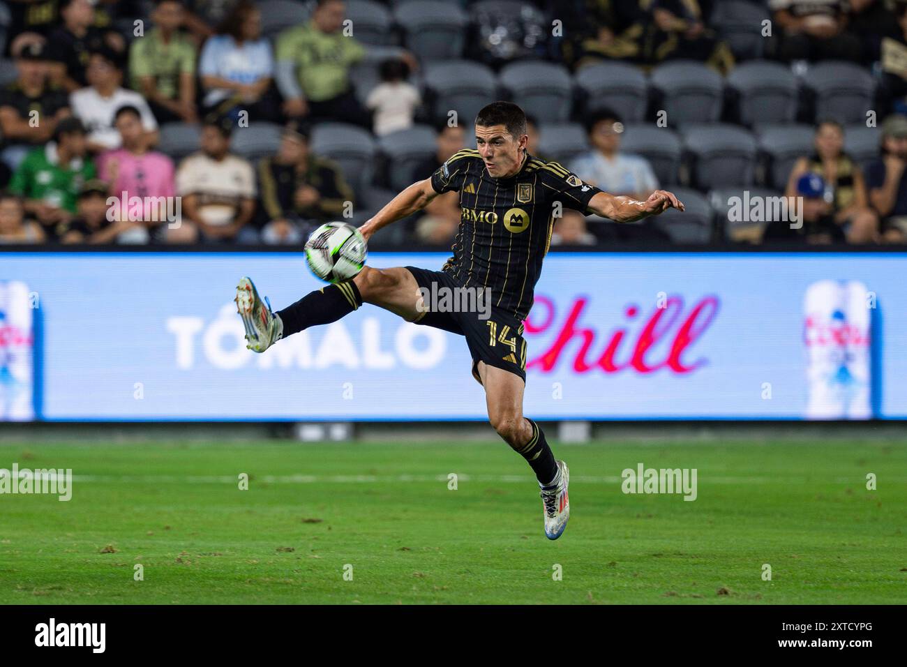 Le défenseur du LAFC Sergi Palencia (14 ans) lors d’un match de la Coupe des ligues contre les tremblements de terre de San Jose, mardi 13 août 2024, au stade BMO, à Los an Banque D'Images