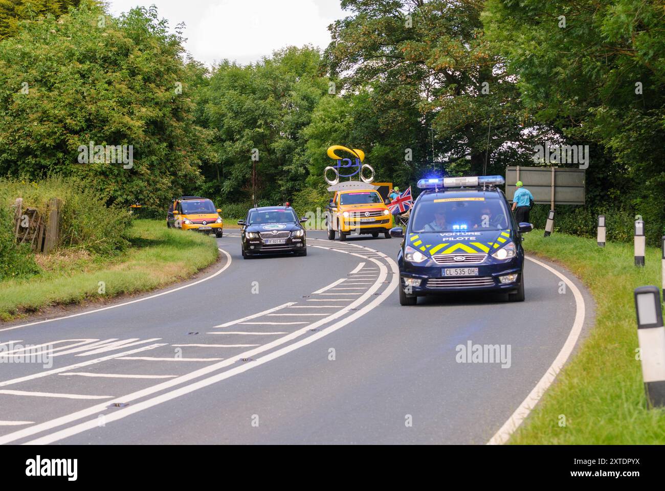 Tor de France, le Grand départ - course cycliste en direction du sud de Ripon à Harrogate dans le Yorkshire du Nord Banque D'Images Tor de France, le Grand départ - course cycliste en direction du sud de Ripon à Harrogate dans le Yorkshire du Nord Banque D'Images