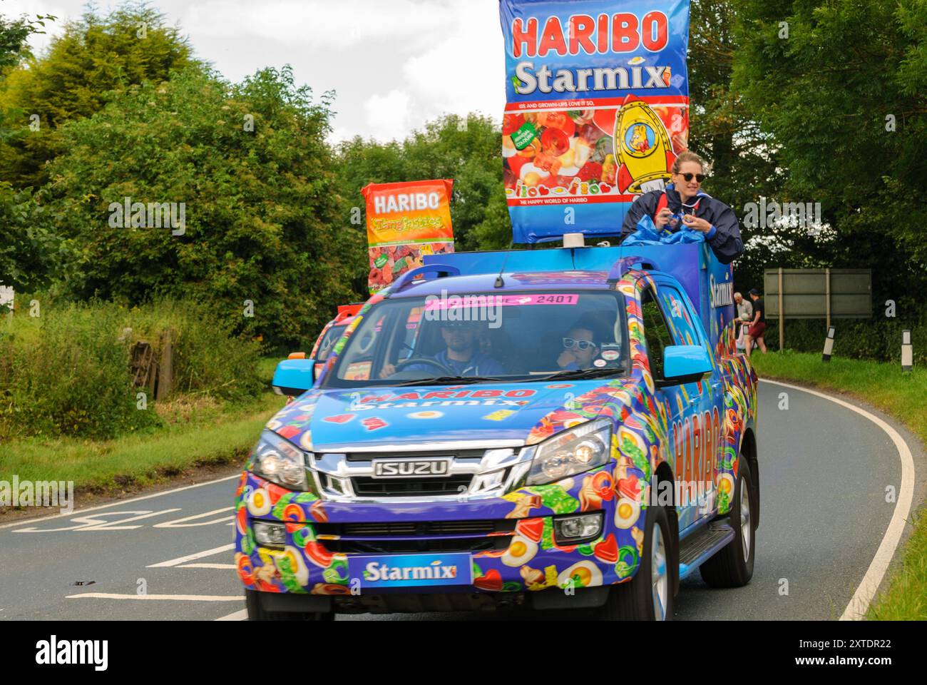 Tor de France, le Grand départ - course cycliste en direction du sud de Ripon à Harrogate dans le Yorkshire du Nord Banque D'Images Tor de France, le Grand départ - course cycliste en direction du sud de Ripon à Harrogate dans le Yorkshire du Nord Banque D'Images