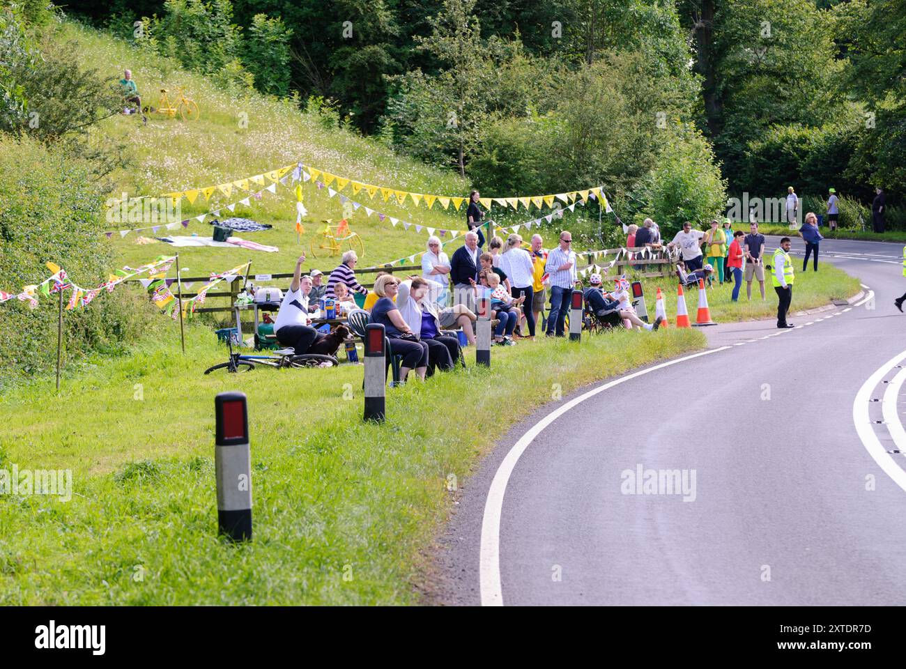 Tor de France, le Grand départ - course cycliste en direction du sud de Ripon à Harrogate dans le Yorkshire du Nord Banque D'Images Tor de France, le Grand départ - course cycliste en direction du sud de Ripon à Harrogate dans le Yorkshire du Nord Banque D'Images