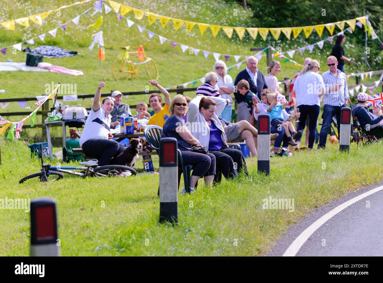 Tor de France, le Grand départ - course cycliste en direction du sud de Ripon à Harrogate dans le Yorkshire du Nord Banque D'Images Tor de France, le Grand départ - course cycliste en direction du sud de Ripon à Harrogate dans le Yorkshire du Nord Banque D'Images