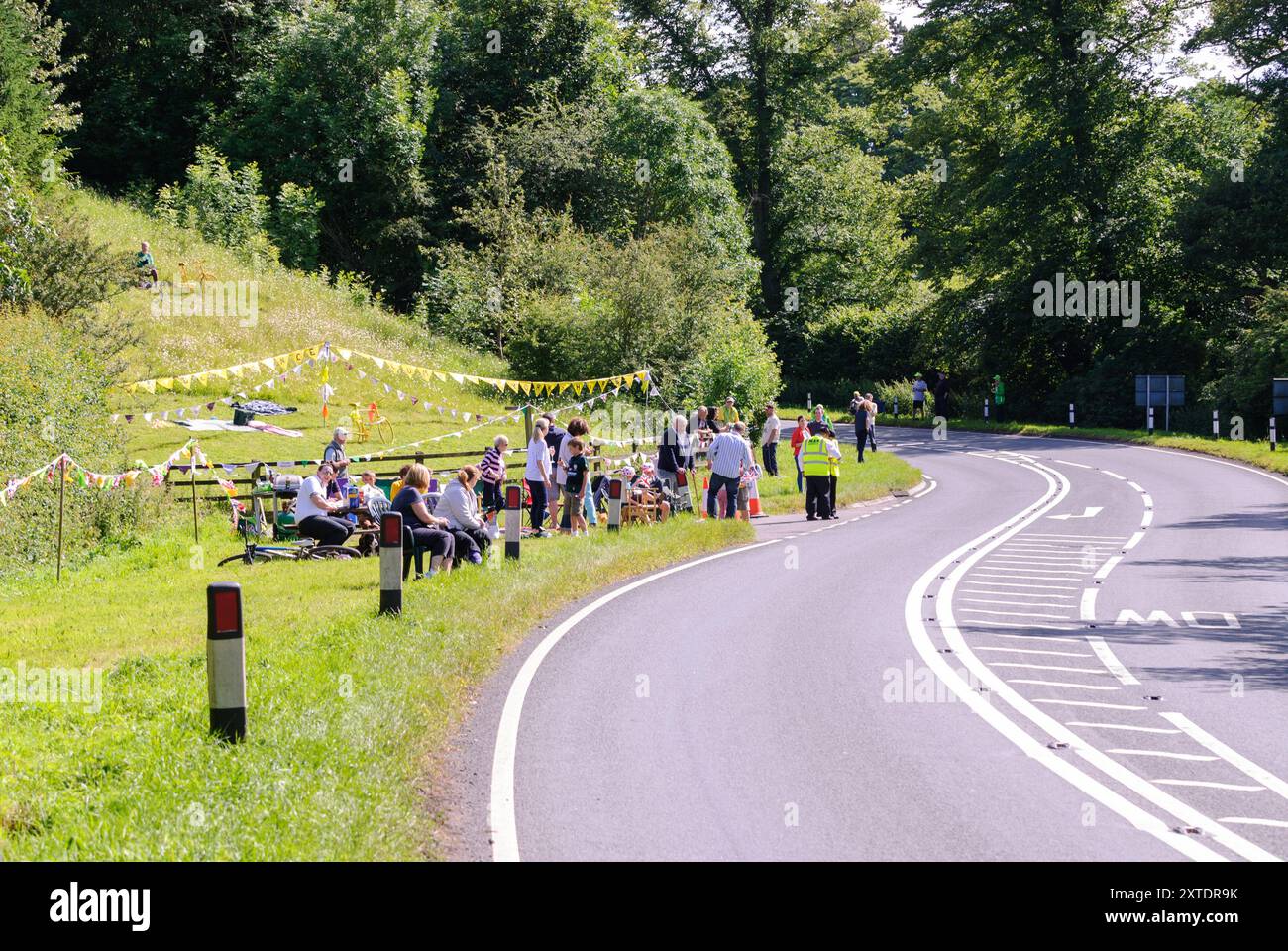 Tor de France, le Grand départ - course cycliste en direction du sud de Ripon à Harrogate dans le Yorkshire du Nord Banque D'Images Tor de France, le Grand départ - course cycliste en direction du sud de Ripon à Harrogate dans le Yorkshire du Nord Banque D'Images