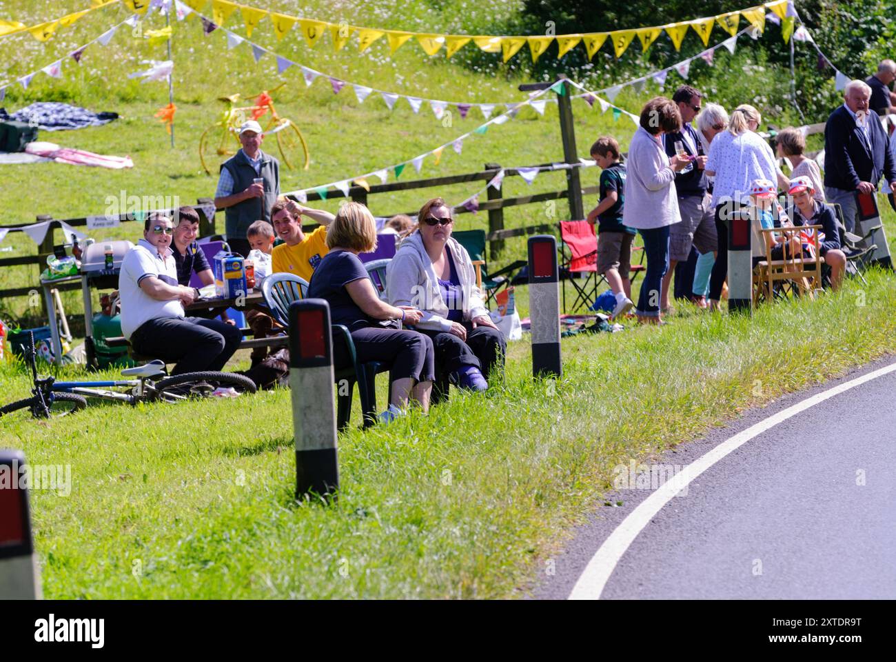Tor de France, le Grand départ - course cycliste en direction du sud de Ripon à Harrogate dans le Yorkshire du Nord Banque D'Images Tor de France, le Grand départ - course cycliste en direction du sud de Ripon à Harrogate dans le Yorkshire du Nord Banque D'Images