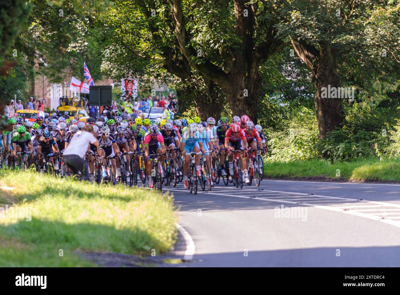 Tor de France, le Grand départ - course cycliste en direction du sud de Ripon à Harrogate dans le Yorkshire du Nord Banque D'Images Tor de France, le Grand départ - course cycliste en direction du sud de Ripon à Harrogate dans le Yorkshire du Nord Banque D'Images