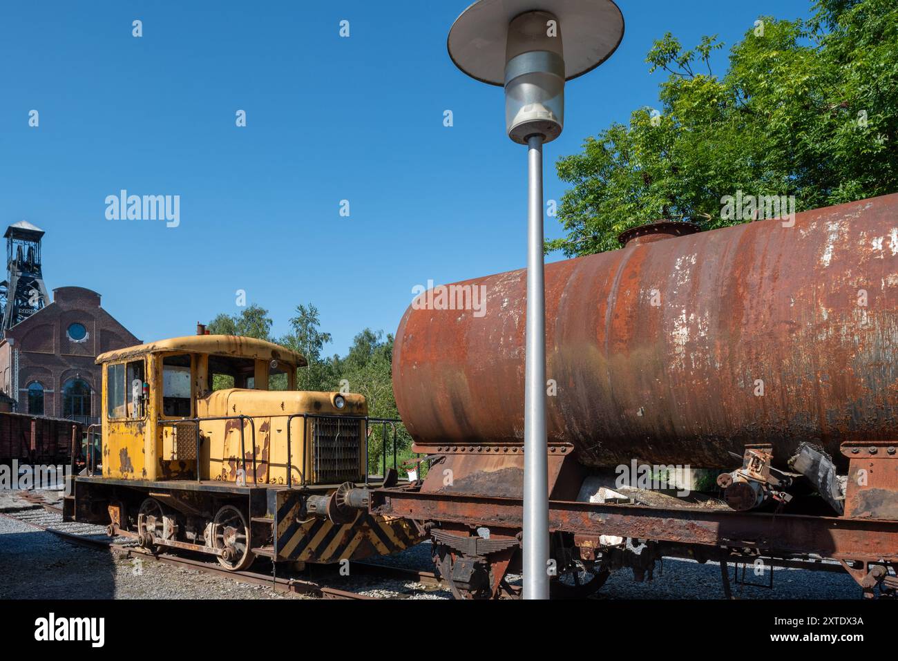 Ancienne locomotive minière au musée de la mine de charbon le bois du Cazier, Marcinelle près de Charleroi, province du Hainaut, Belgique Banque D'Images