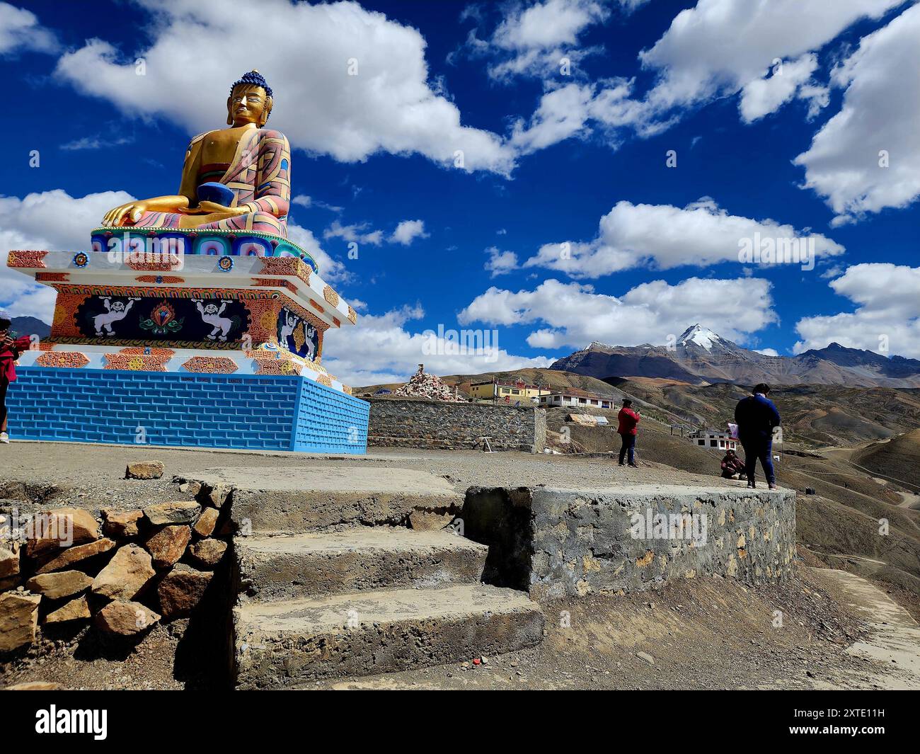 la statue du seigneur bouddha dans le village de langza dans un cadre magnifique, vallée de spiti, inde Banque D'Images