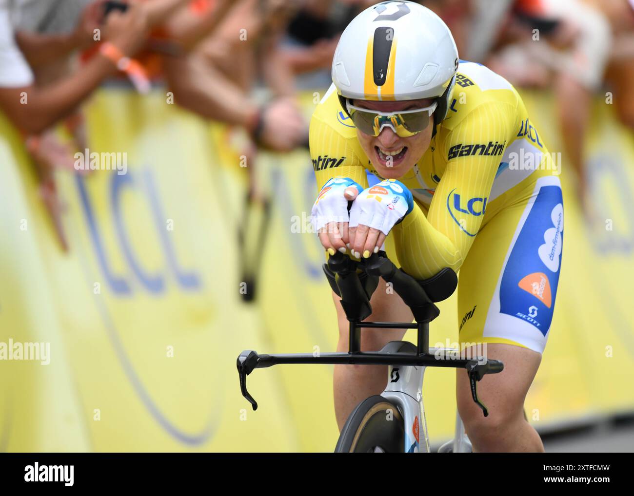 Charlotte Kool en route vers la ligne d'arrivée dans le contre-la-montre individuel du Tour de France femmes 2024 Banque D'Images