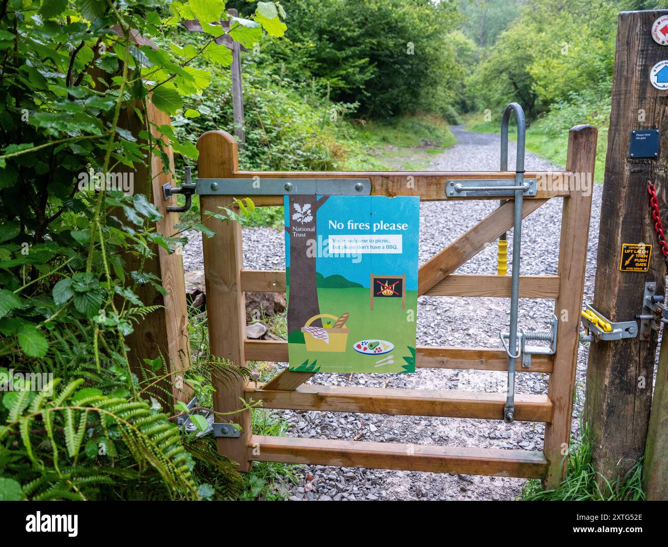 Juillet 2024 - portes et panneaux à l'entrée de Black Rock, Cheddar gorge, Somerset, Angleterre, Royaume-Uni. Banque D'Images