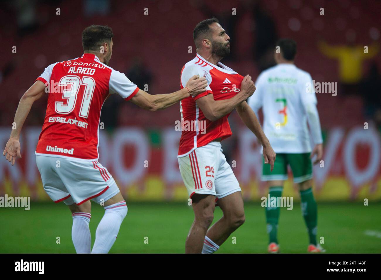 Porto Alegre, Brésil. 14 août 2024. Thiago Maia de l’Internacional célèbre après avoir marqué le premier but de son équipe avec Lucas Alario lors du match entre l’Internacional et la Juventude, pour la Serie A 2024 brésilienne, au stade Beira-Rio, à Porto Alegre, le 14 août. Photo : Max Peixoto/DiaEsportivo/Alamy Live News crédit : DiaEsportivo/Alamy Live News Banque D'Images