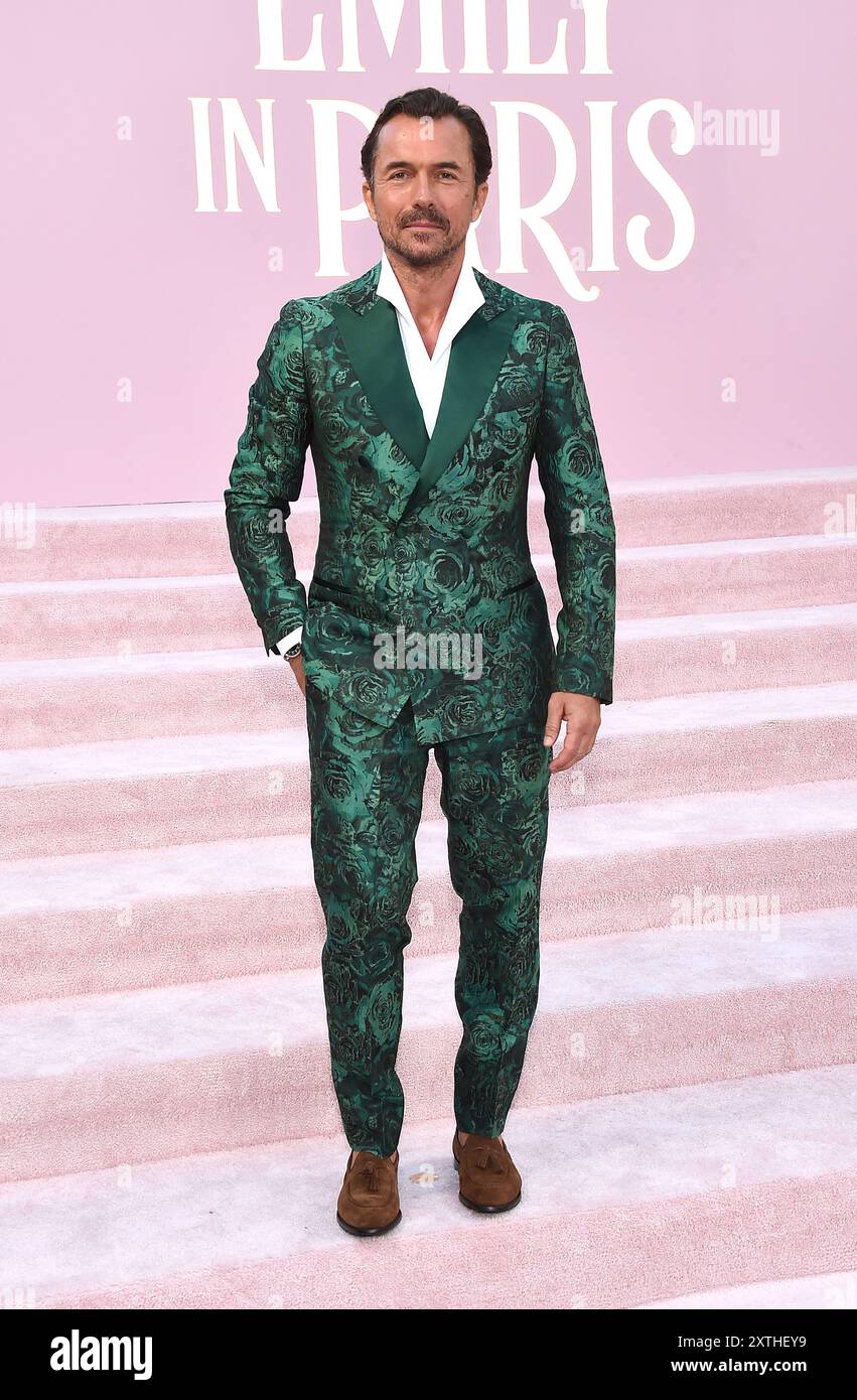 Hollywood, États-Unis. 14 août 2024. William Abadie arrive à la première édition de Netflix de la saison 4, partie 1, « Emily in Paris » au Théâtre égyptien le 14 août 2024 à Hollywood, CA. © Lisa OConnor/AFF-USA.com crédit : AFF/Alamy Live News Banque D'Images