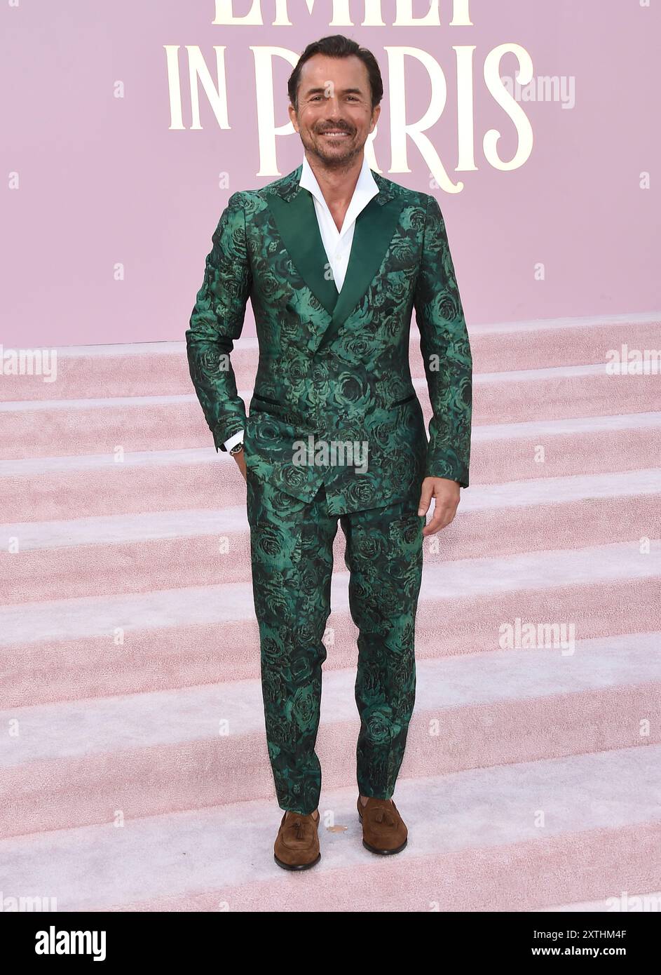 Hollywood, États-Unis. 14 août 2024. William Abadie arrive à la première édition de Netflix de la saison 4, partie 1, « Emily in Paris » au Théâtre égyptien le 14 août 2024 à Hollywood, CA. © Lisa OConnor/AFF-USA.com crédit : AFF/Alamy Live News Banque D'Images