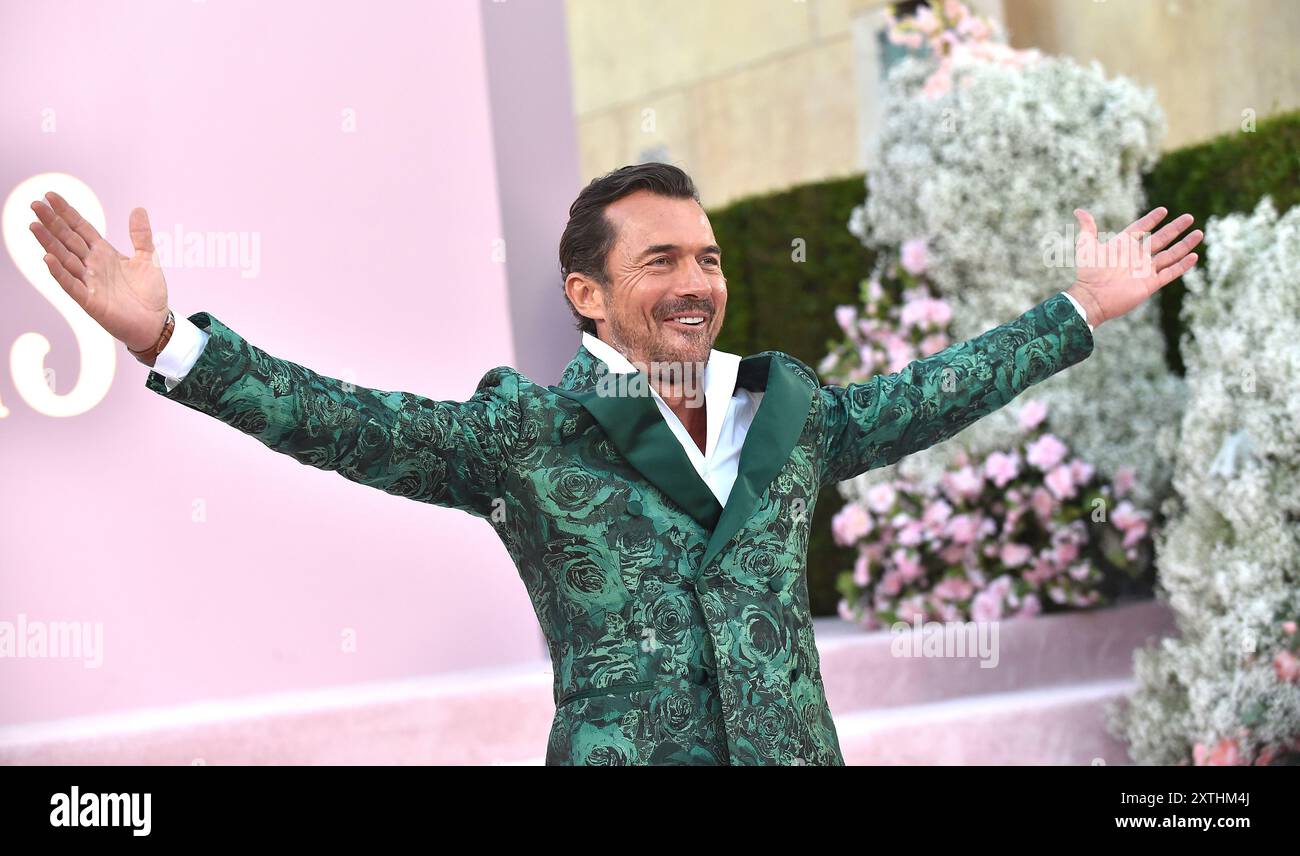 Hollywood, États-Unis. 14 août 2024. William Abadie arrive à la première édition de Netflix de la saison 4, partie 1, « Emily in Paris » au Théâtre égyptien le 14 août 2024 à Hollywood, CA. © Lisa OConnor/AFF-USA.com crédit : AFF/Alamy Live News Banque D'Images