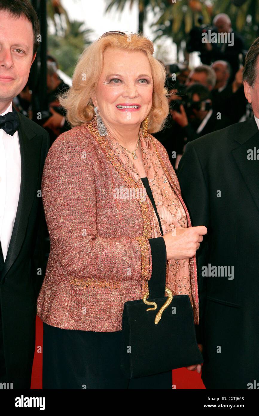 Photo du dossier - 'Gena Rowlands (portant des bijoux Chopard) arrive pour la projection de ''le vent qui secoue l'orge'' au 59ème Festival de Cannes le 18 mai 2006. L'actrice nommée aux Oscars Gena Rowlands, dont la carrière à l'écran a duré près de sept décennies, est décédée à l'âge de 94 ans. Rowlands était connue à la fois pour son travail dans le cinéma indépendant aux côtés de son premier mari, le réalisateur John Cassavetes, ainsi que pour des titres qui ont plu au public plus tard dans sa carrière, dont « Hope Floats » en 1998 face à Sandra Bullock et le film à succès « The Notebook » en 2004. Photo de Hahn-Nebinger-Orban/ABACAPRESS. COM' Banque D'Images