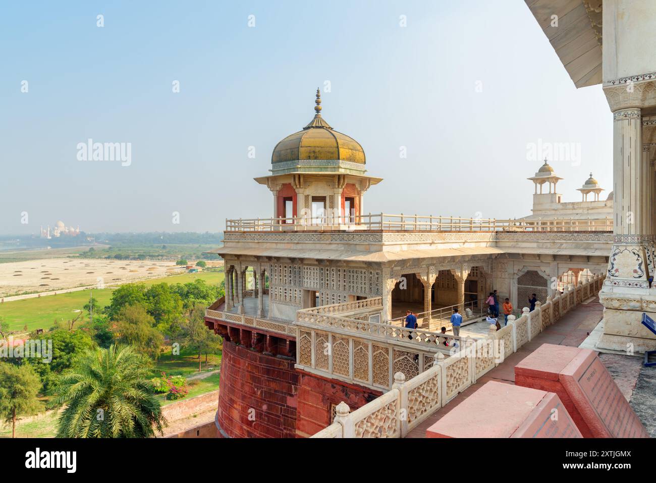 Belle vue sur le Musamman Burj dans le Fort d'Agra Banque D'Images