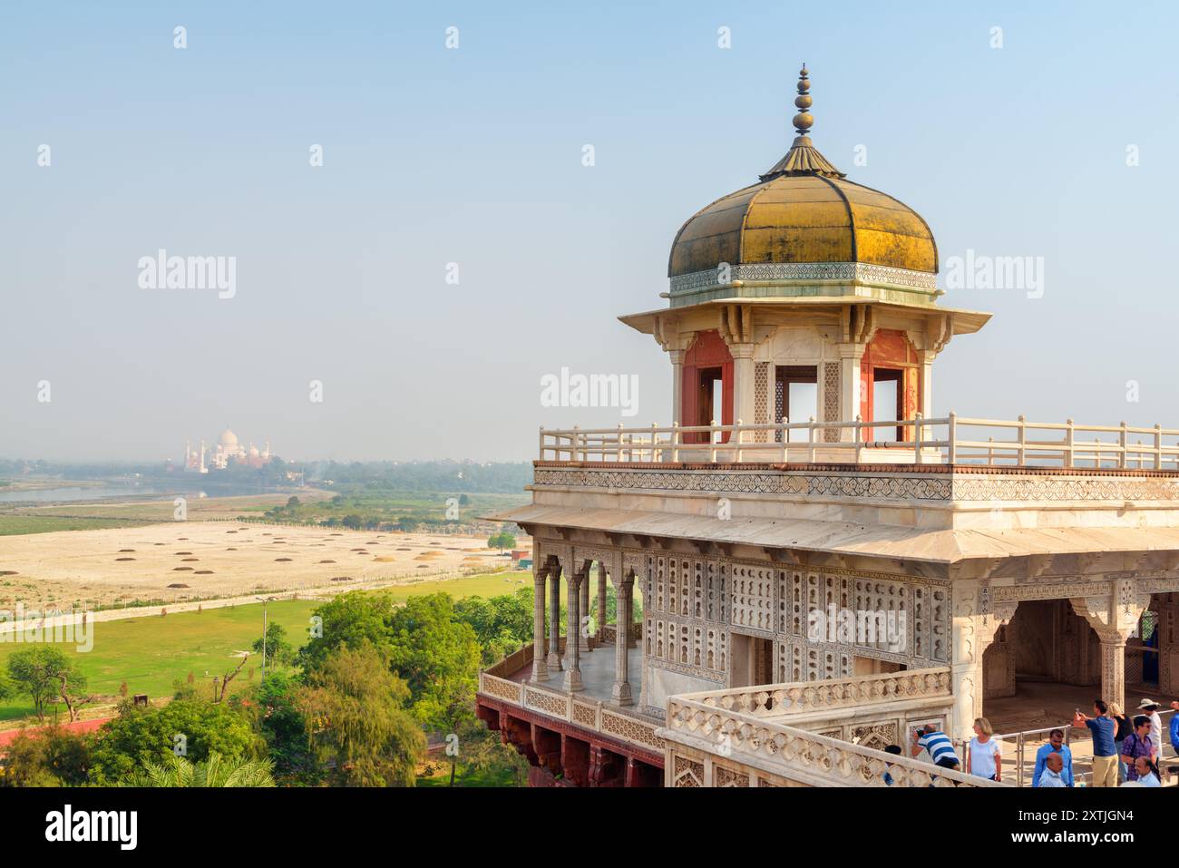 Vue panoramique sur le Musamman Burj dans le Fort d'Agra Banque D'Images