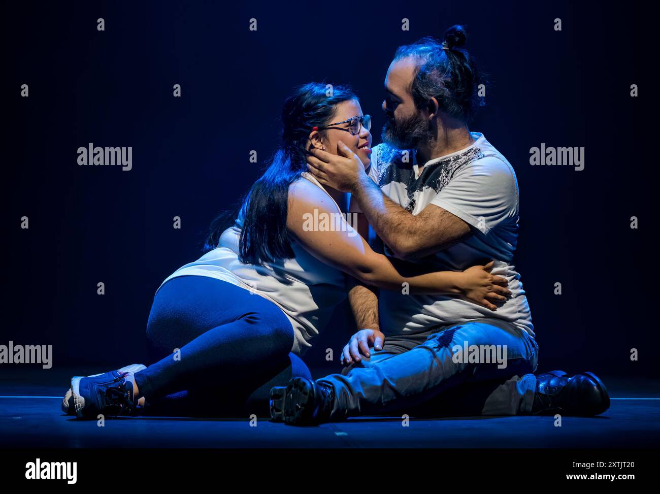 Lyceum Theatre, Édimbourg, Écosse, Royaume-Uni, 15 août 2024, Festival international d’Édimbourg en avant-première de Hamlet par la compagnie de théâtre péruvienne Teatro la Plaza, une production inhabituelle jouée en espagnol avec des sous-titres anglais par huit acteurs du syndrome de Down. Crédit Sally Anderson/Alamy Live News Banque D'Images