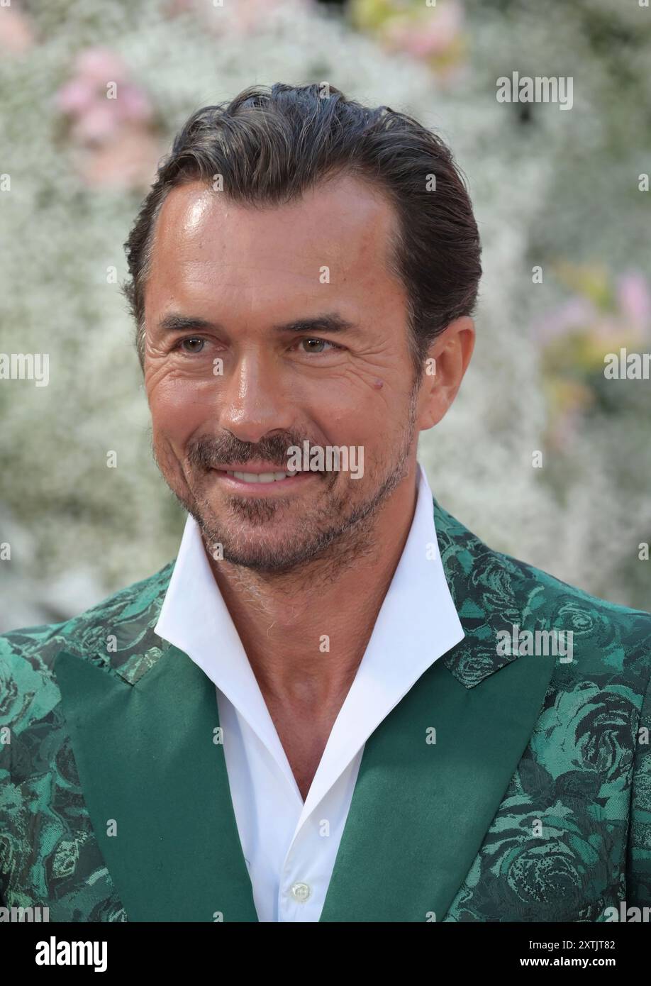 LOS ANGELES, CALIFORNIE - 14 AOÛT : William Abadie assiste à la première de « Emily in Paris » de Netflix, saison 4, partie 1, au Théâtre égyptien Hollywo Banque D'Images