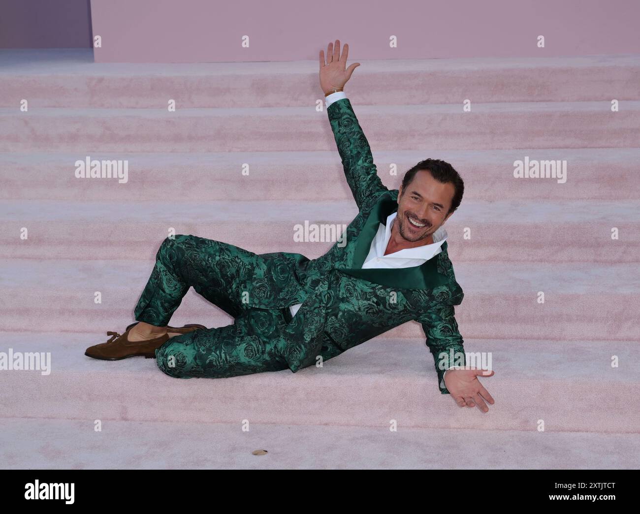 LOS ANGELES, CALIFORNIE - 14 AOÛT : William Abadie assiste à la première de « Emily in Paris » de Netflix, saison 4, partie 1, au Théâtre égyptien Hollywo Banque D'Images