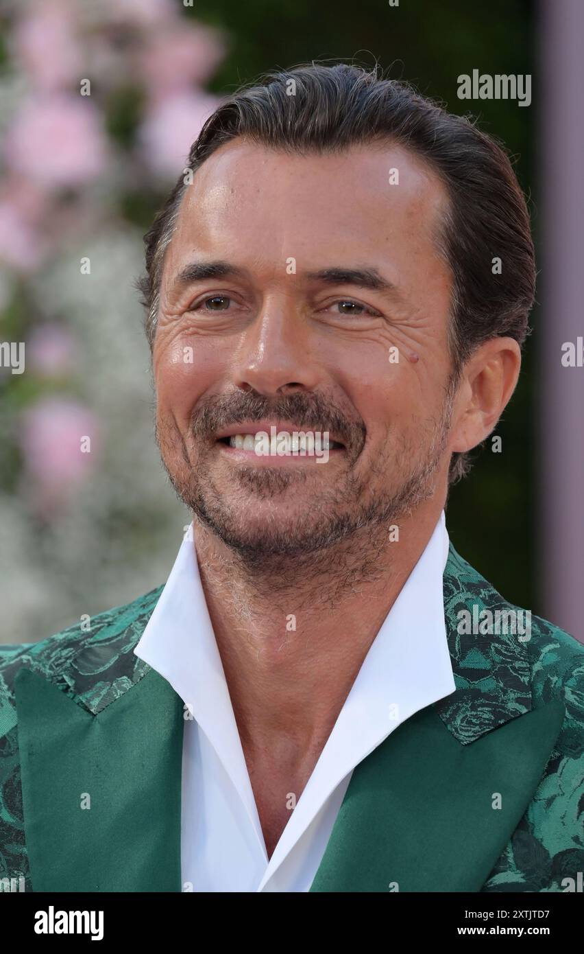 LOS ANGELES, CALIFORNIE - 14 AOÛT : William Abadie assiste à la première de « Emily in Paris » de Netflix, saison 4, partie 1, au Théâtre égyptien Hollywo Banque D'Images