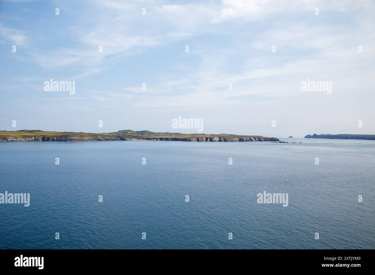 Vue sur la côte du Pembrokeshire et l'île de Ramsey en randonnée, pays de Galles du Sud, Royaume-Uni Banque D'Images