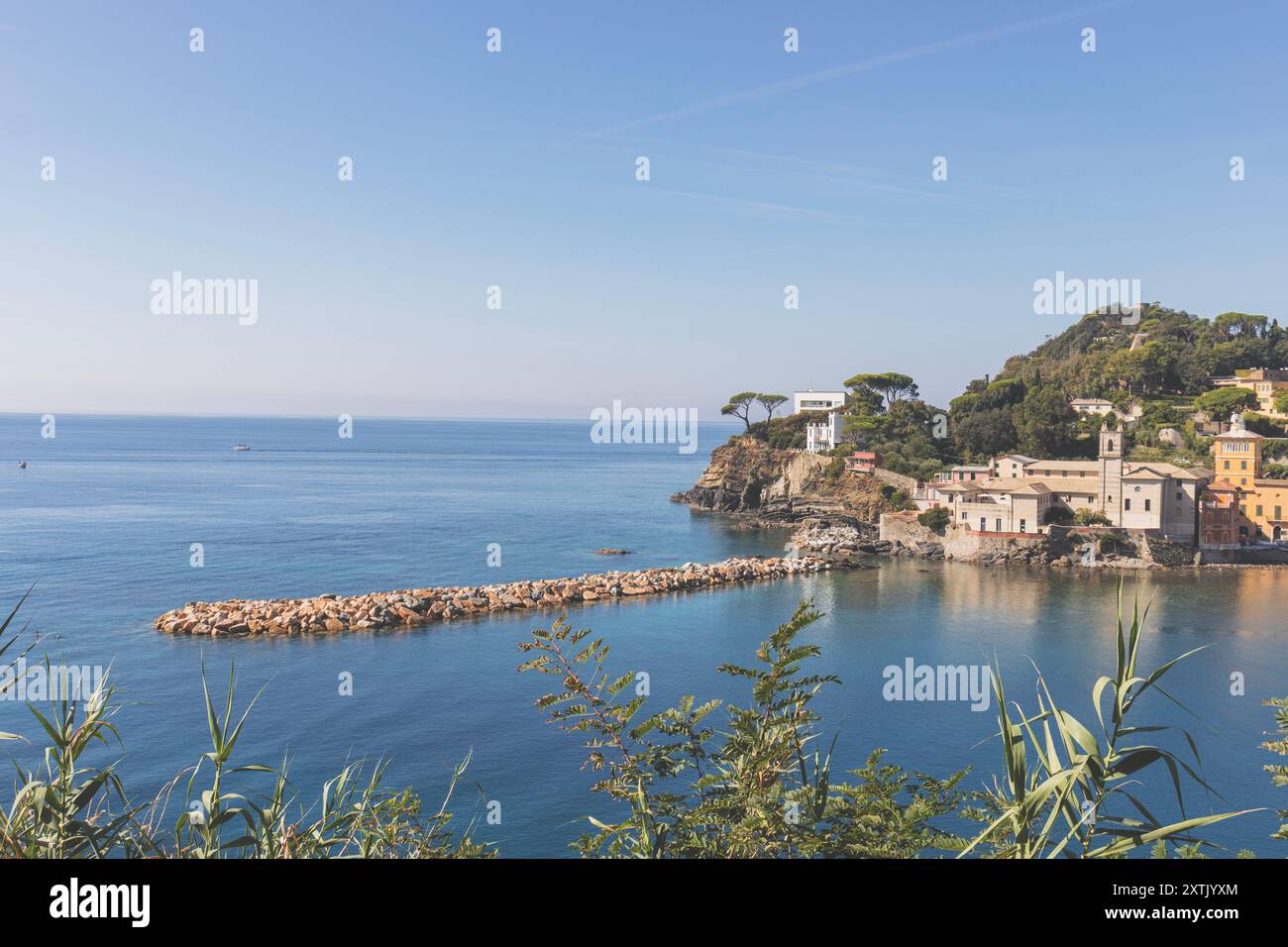 Sestri Levante silence Bay (Baia del Silenzio en italien) port de mer et vue sur la plage le jour. Banque D'Images