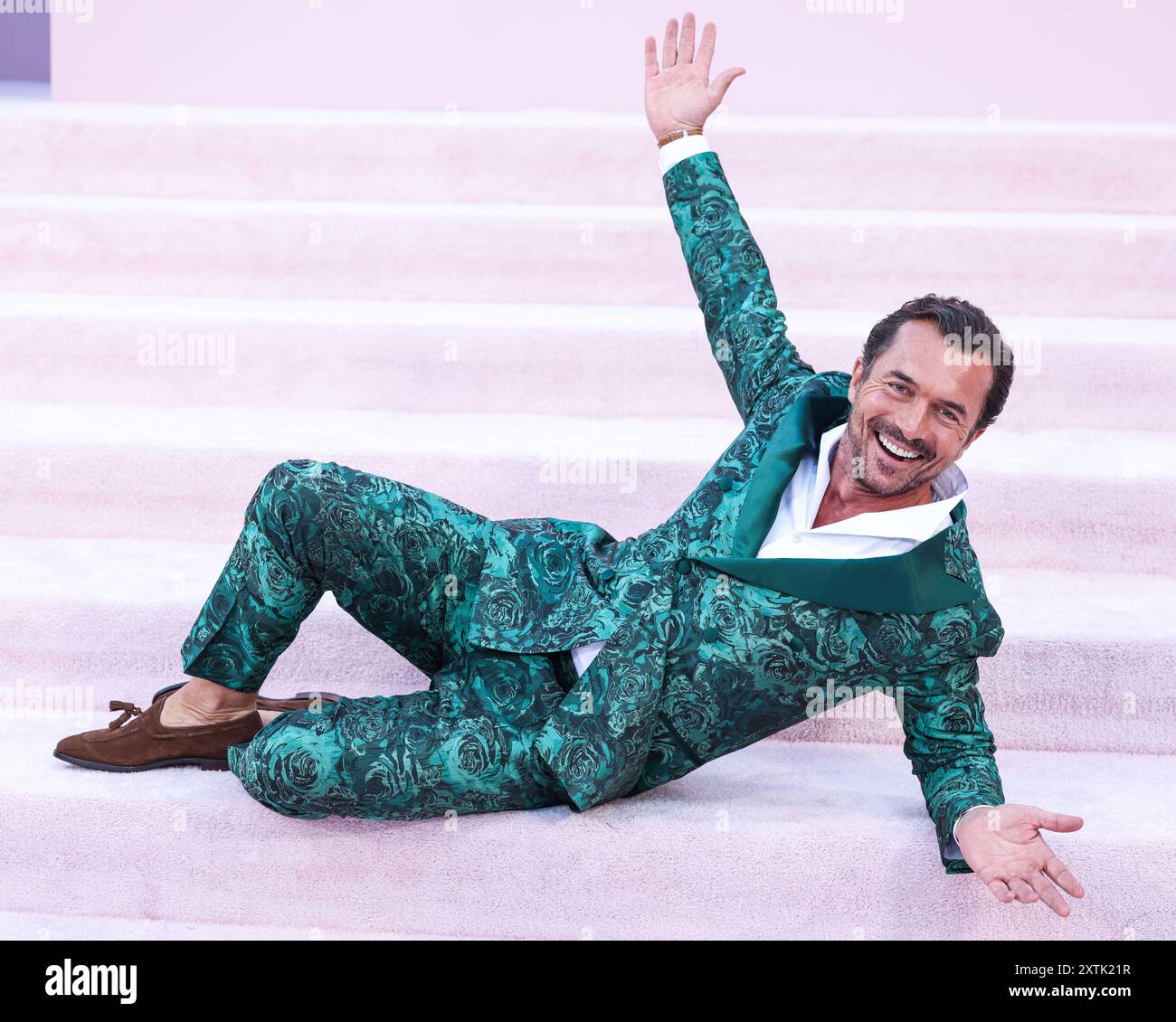 Hollywood, États-Unis. 14 août 2024. HOLLYWOOD, LOS ANGELES, CALIFORNIE, États-Unis - 14 AOÛT : William Abadie arrive à la première à Los Angeles de 'Emily in Paris' saison 4 part 1 de Netflix qui se tient au Théâtre égyptien Hollywood le 14 août 2024 à Hollywood, Los Angeles, Californie, États-Unis. (Photo de Xavier Collin/image Press Agency) crédit : image Press Agency/Alamy Live News Banque D'Images