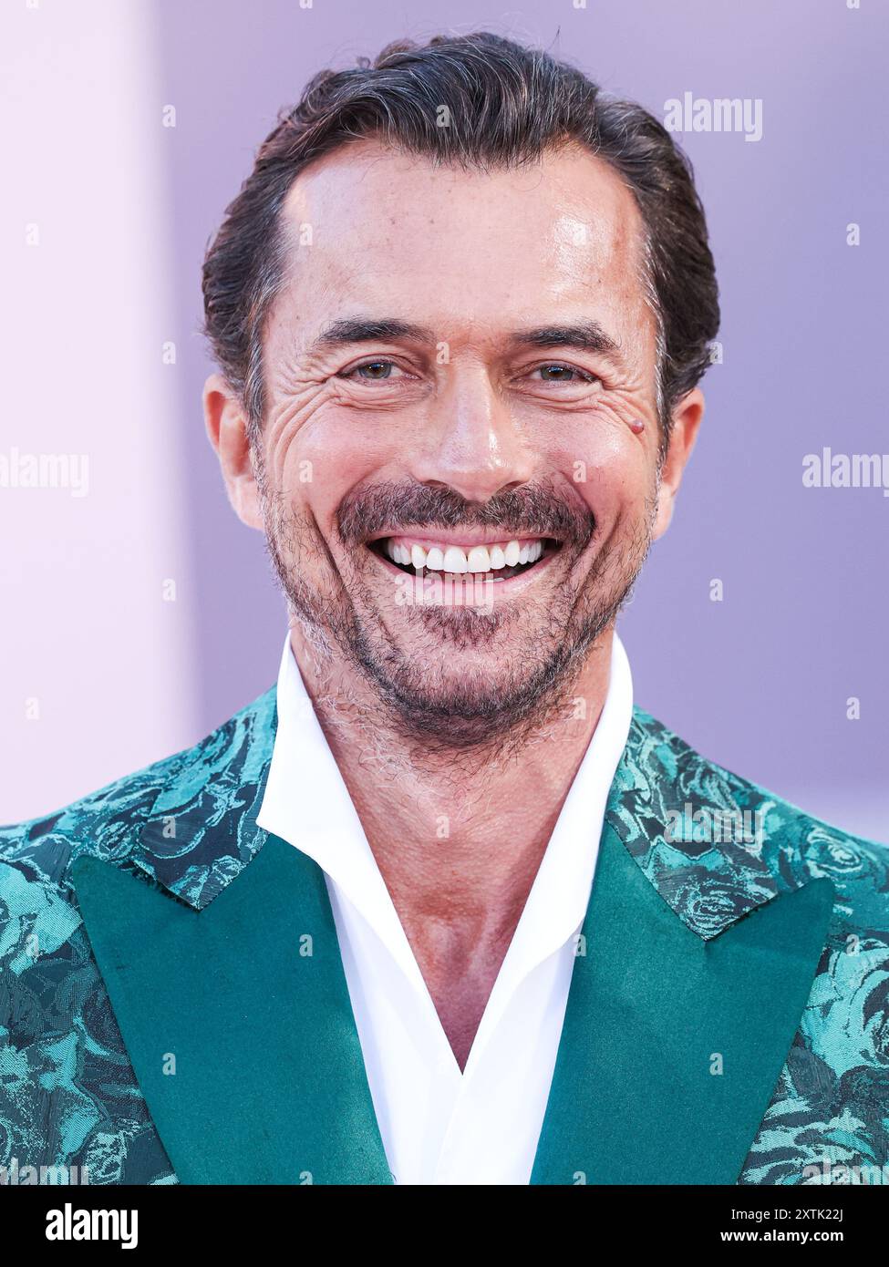 Hollywood, États-Unis. 14 août 2024. HOLLYWOOD, LOS ANGELES, CALIFORNIE, États-Unis - 14 AOÛT : William Abadie arrive à la première à Los Angeles de 'Emily in Paris' saison 4 part 1 de Netflix qui se tient au Théâtre égyptien Hollywood le 14 août 2024 à Hollywood, Los Angeles, Californie, États-Unis. (Photo de Xavier Collin/image Press Agency) crédit : image Press Agency/Alamy Live News Banque D'Images