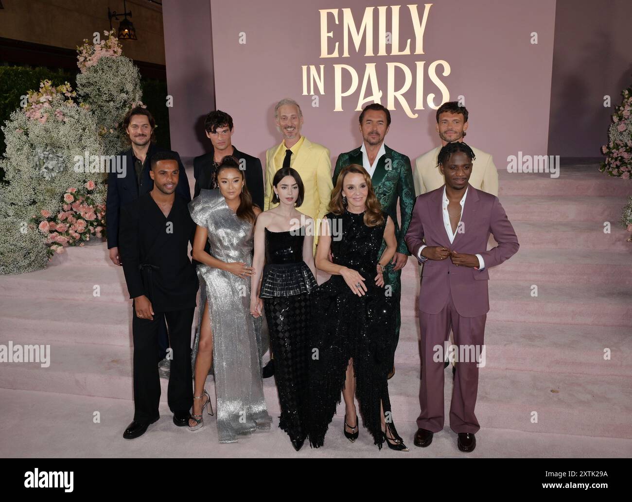 Los Angeles, Californie, États-Unis. 14 août 2024. Lucas Bravo, Lucien Laviscount, Paul Forman, Ashley Park, Bruno Gouery, Lily Collins, William Abadie, Philippine Leroy-Beaulieu, Arnaud Binard et Samuel Arnold assistent à la première de « Emily in Paris » saison 4 part 1 de Netflix au Théâtre égyptien Hollywood le 14 août 2024 à Los Angeles, Californie. Crédit : Jeffrey Mayer/Media Punch/Alamy Live News Banque D'Images