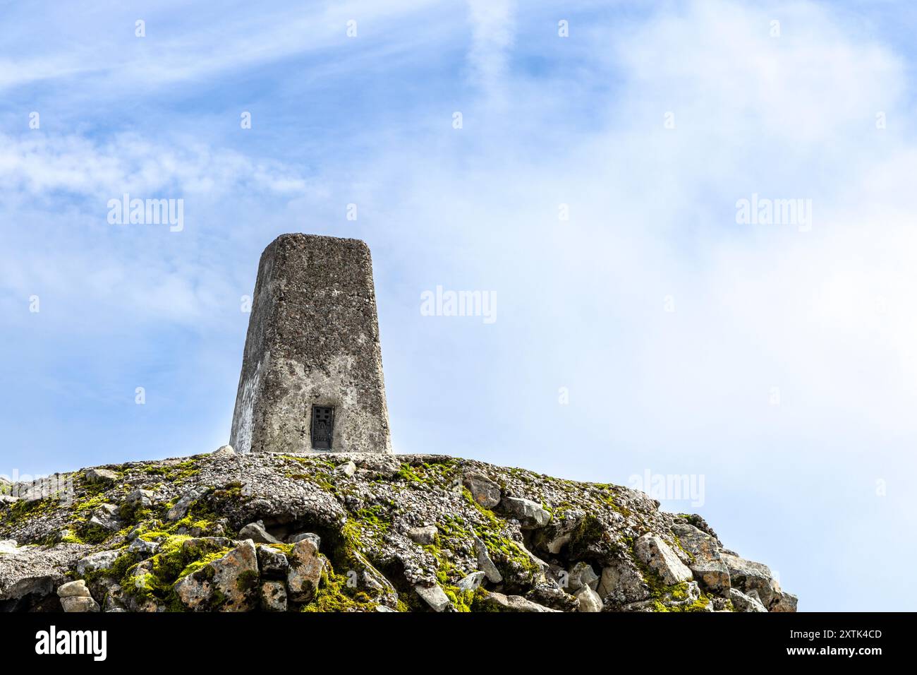 Marqueur de sommet au sommet de Ben Nevis - la plus haute montagne du Royaume-Uni, Highlands, Écosse Royaume-Uni Banque D'Images